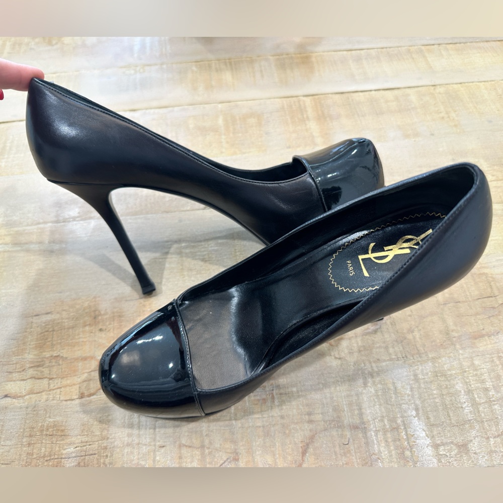 Ysl Yves Saint Laurent Tribtoo patent leather cap trim pump high heel shoes